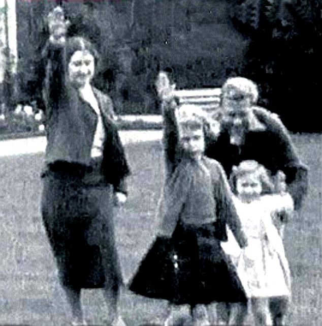 Princess Elizabeth salute Nazi Germany